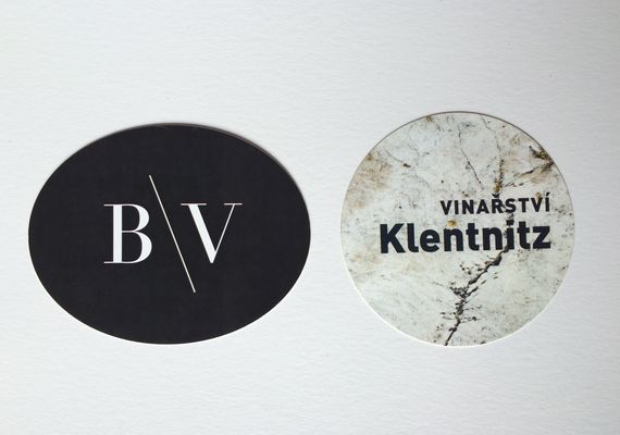 Vinná nálevka oválná a kulatá