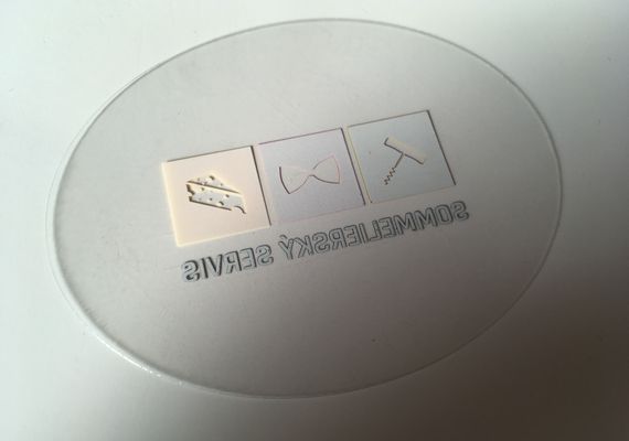 Vinná nálevka oválná transparentní